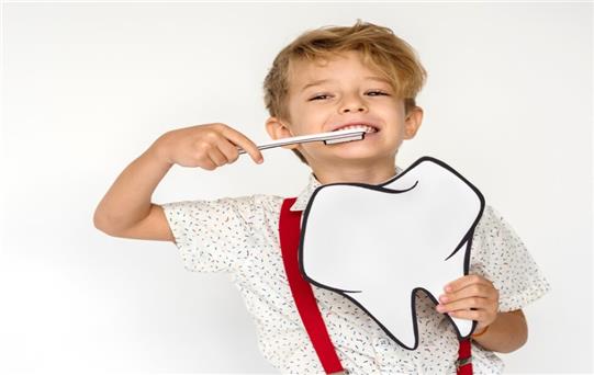 Çocuklarda Diş Bakımı ve Çürük Önleme: Sağlıklı Gülüşler İçin Önemli İpuçları