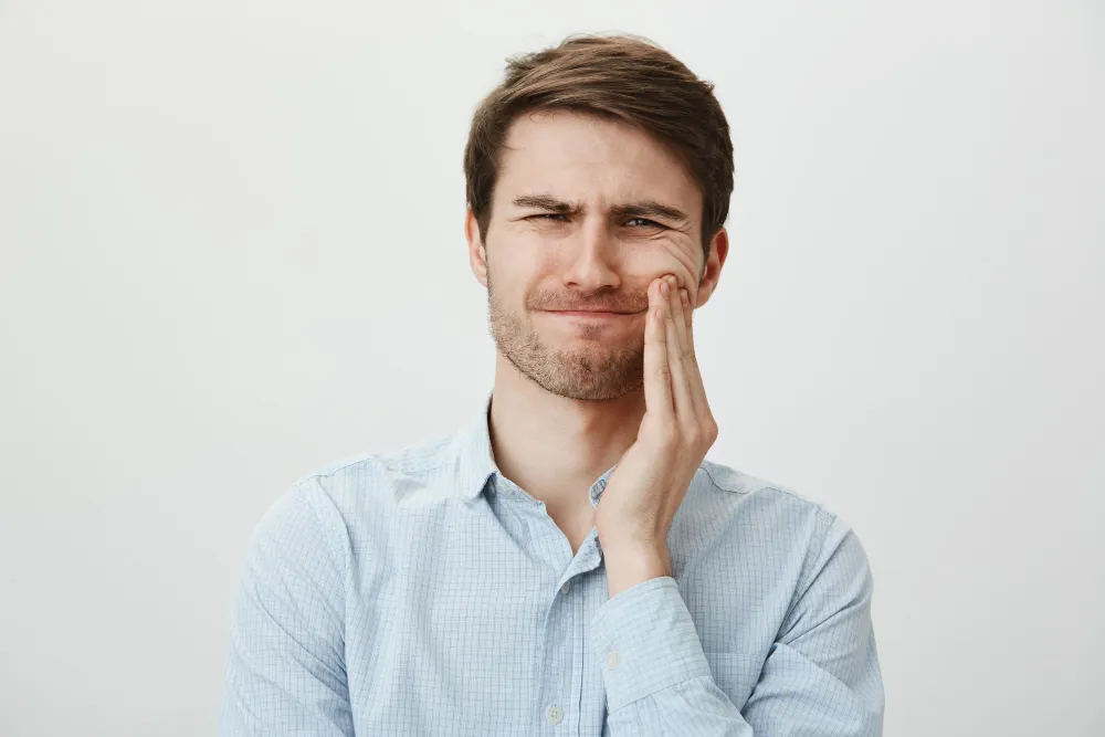 Diş Çürüklerine Ne Sebep Olur? Diş Çürümesinin Arkasındaki 7 Gizli Neden