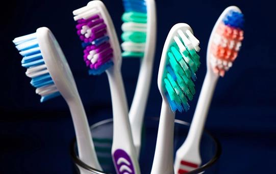 Doğru Diş Fırçası Nasıl Seçilir?